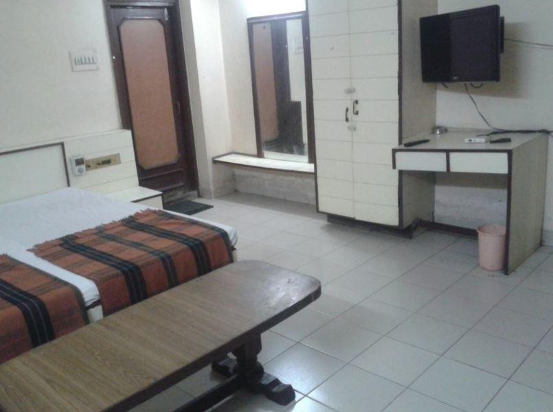 Hotel Sant Plaza Индаур Экстерьер фото